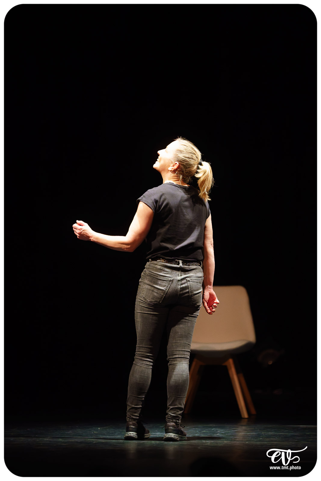 LES CHATOUILLES OU LA DANSE DE LA COLÈRE (ANDRÉA BESCOND)